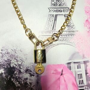LV #209 Louis Vuitton lock and key with chain